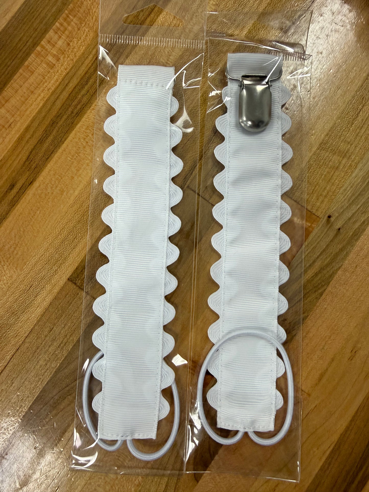 White scalloped pacifier holder with metal clip