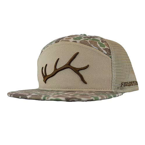 Camouflage hat with 3D deer antler.