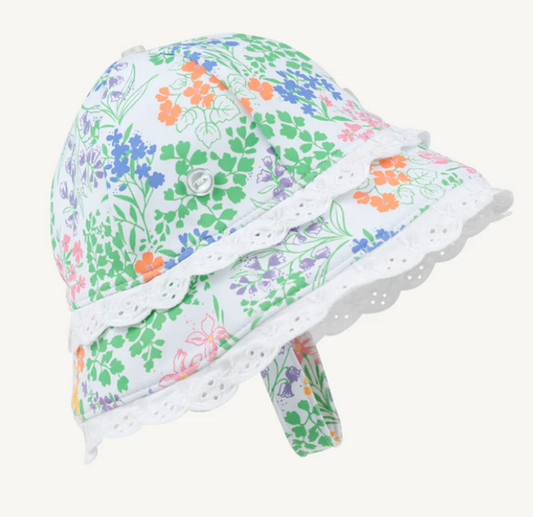 Bucket hat with floral pattern and lace trim.